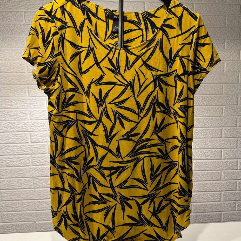 Apt. 9 Black and Yellow Boxy Short Sleeve Blouse‎